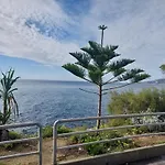 아파트 Seaside Heritage Retreat By World