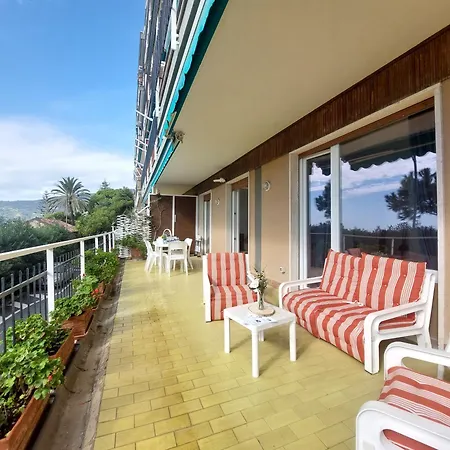 Apartment Seaside Heritage Retreat By World