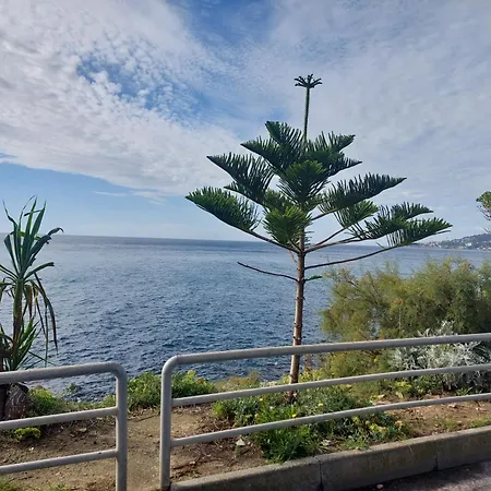 Apartment Seaside Heritage Retreat By World