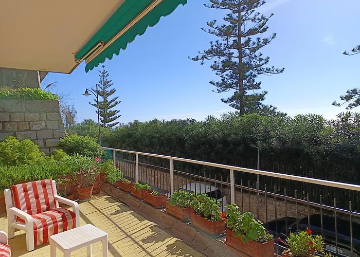Seaside Heritage Retreat By World Appartamento