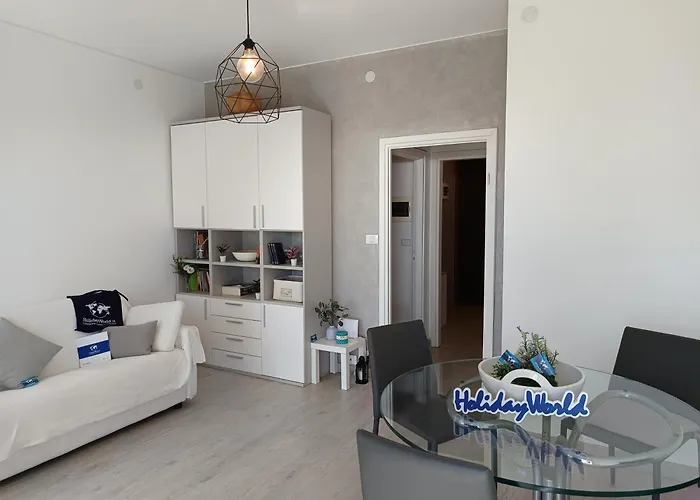 Seaside Heritage Retreat By World Ospedaletti